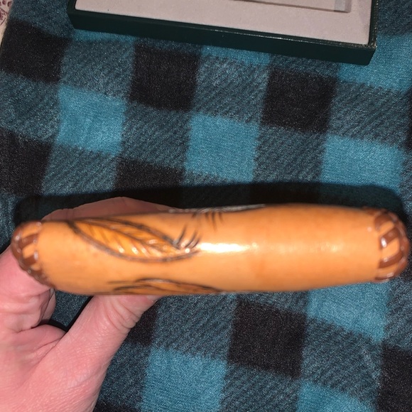 Hand Tooled leather braided Native American wallet with box - Picture 11 of 15